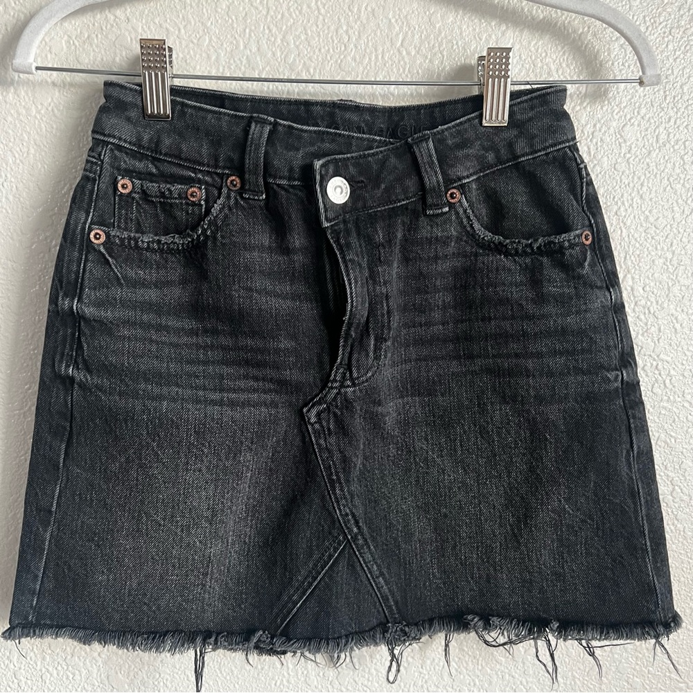 American Eagle Women’s Denim Skirt Mini Black Wash Size 0 Crossover Button‎